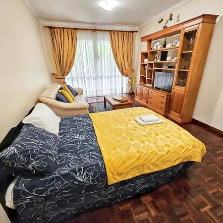 Charming In With Balcony And View Apartament