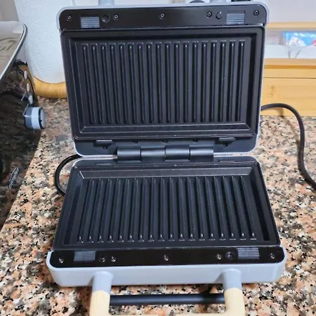 Charming In With Balcony And View 아파트 푼샬