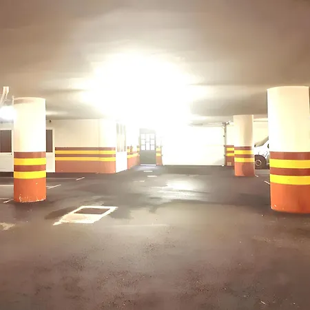 아파트 Charming In With Balcony And View