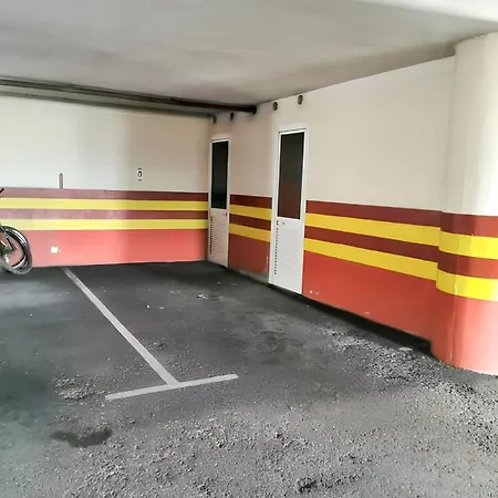 Charming In With Balcony And View 아파트 푼샬