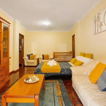 아파트 Charming In With Balcony And View 푼샬