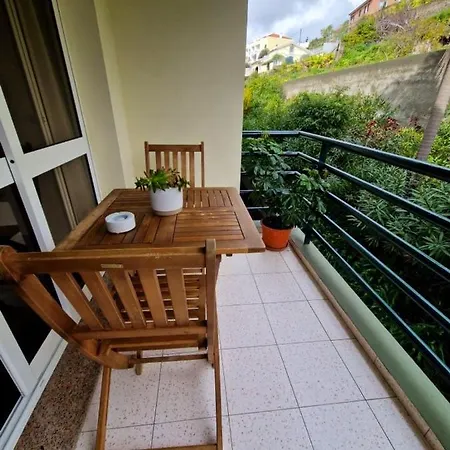Charming In With Balcony And View Φουνκάλ