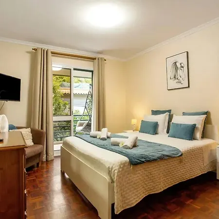 Charming In With Balcony And View *