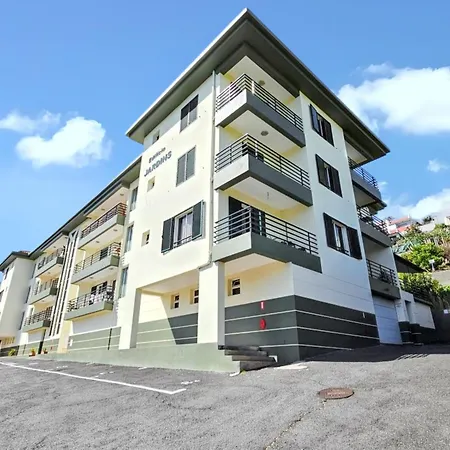 Apartment Charming In With Balcony And View *