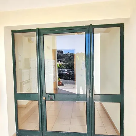 Charming In With Balcony And View Apartment *