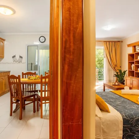 Charming In With Balcony And View * Funchal (Madeira)
