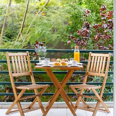 Charming In With Balcony And View Apartment