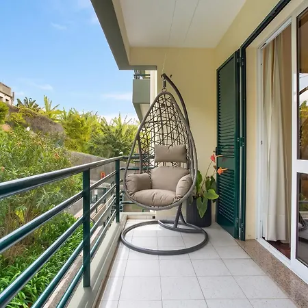 Charming In With Balcony And View *