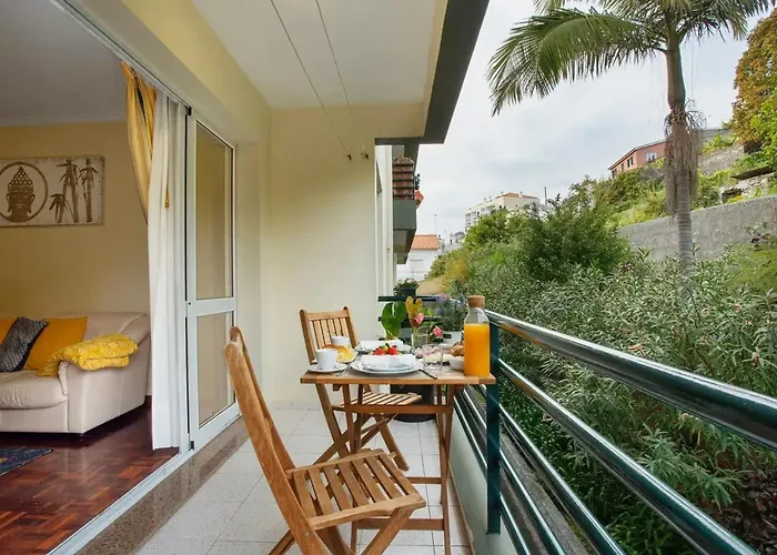 Charming In With Balcony And View *